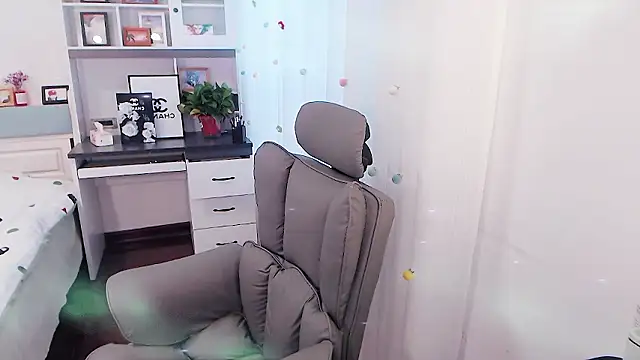 Snapshot of Coke-1996 chatting on January 2026 06:29:02 AM Coke-1996 online show from January 2026 06:29:02 AM