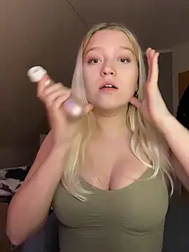 EmmiPemmi online show from December 2025 03:08:02 PM