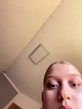 EmmiPemmi online show from December 2025 01:51:01 PM