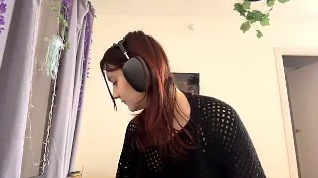 Snapshot of LoftingMumps chatting on January 2026 12:05:01 AM LoftingMumps online show from January 2026 12:05:01 AM