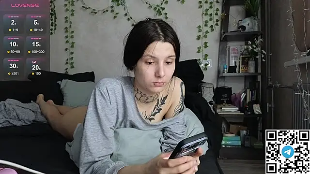LeonaHinnes online show from April 2026 12:29:02 PM