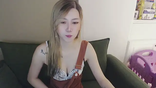 Snapshot of whitecat13 chatting on April 2026 11:16:01 AM whitecat13 online show from April 2026 11:16:01 AM