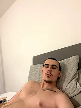 Snapshot of harveyterrence chatting on January 2026 01:33:02 AM harveyterrence online show from January 2026 01:33:02 AM