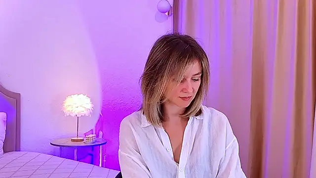 EmeraldGlow online show from February 2026 03:04:01 PM