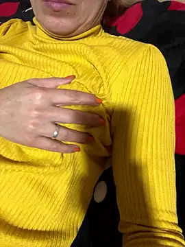 Snapshot of SexyMamiVee chatting on January 2026 12:18:01 PM SexyMamiVee online show from January 2026 12:18:01 PM