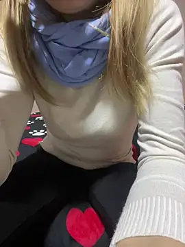 Snapshot of SexyMamiVee chatting on January 2026 12:00:01 PM SexyMamiVee online show from January 2026 12:00:01 PM