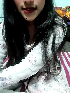 Snapshot of Yours-Zeenat chatting on January 2026 05:56:01 AM Yours-Zeenat online show from January 2026 05:56:01 AM