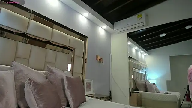 cloemorween online show from January 2026 03:20:02 AM