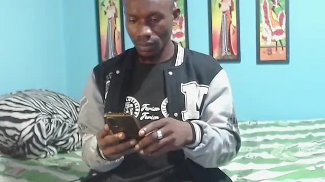 Snapshot of miltonjjakee chatting on December 2025 02:31:02 AM miltonjjakee online show from December 2025 02:31:02 AM