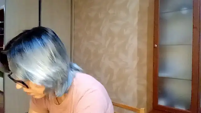 Snapshot of EvonTabb chatting on February 2026 03:04:01 PM EvonTabb online show from February 2026 03:04:01 PM