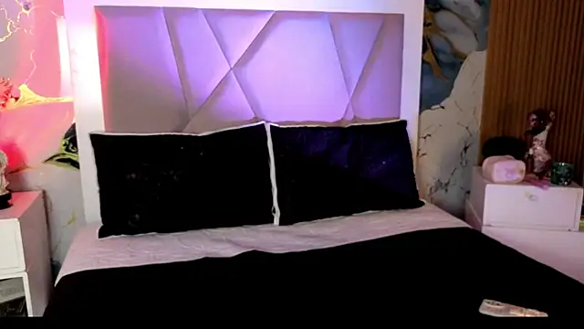 Sienna Desiree online show from April 2026 02:25:01 PM