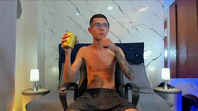 Snapshot of asher_lux chatting on February 2026 08:31:02 PM asher lux online show from February 2026 08:31:02 PM