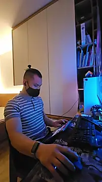 Snapshot of OnlyHand9x chatting on February 2026 05:25:01 PM OnlyHand9x online show from February 2026 05:25:01 PM