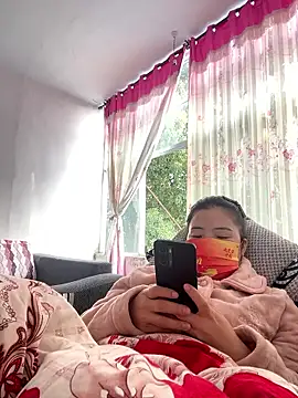 Snapshot of Faded_pink chatting on January 2026 01:53:02 AM Faded pink online show from January 2026 01:53:02 AM