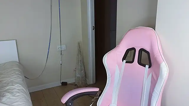 jasmilee online show from March 2026 01:05:01 PM