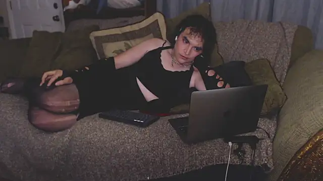 glowiislvt online show from January 2026 12:20:02 PM