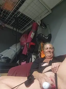 HotAzMilf online show from April 2026 03:18:02 PM