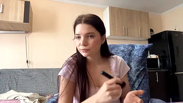 Snapshot of RiaDendy chatting on January 2026 08:40:02 AM RiaDendy online show from January 2026 08:40:02 AM