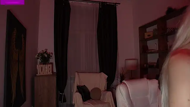 KristalCrowner online show from April 2026 07:29:02 PM