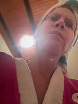 cintia love online show from January 2026 06:35:01 PM