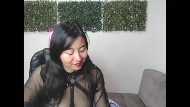 Snapshot of LolaOpalX chatting on January 2026 01:11:01 AM LolaOpalX online show from January 2026 01:11:01 AM