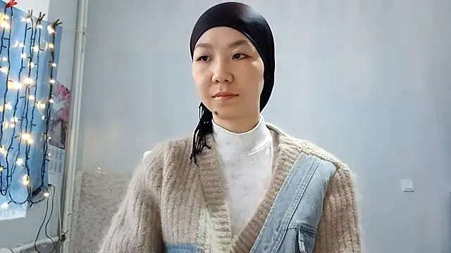 Snapshot of VuiCutie chatting on January 2026 03:42:02 AM VuiCutie online show from January 2026 03:42:02 AM