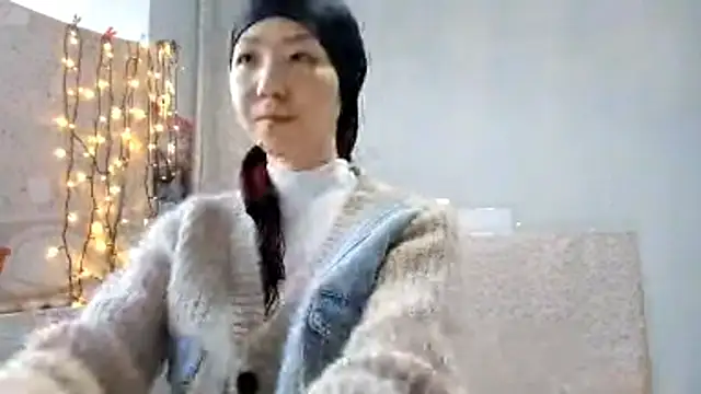 Snapshot of VuiCutie chatting on January 2026 03:45:01 AM VuiCutie online show from January 2026 03:45:01 AM