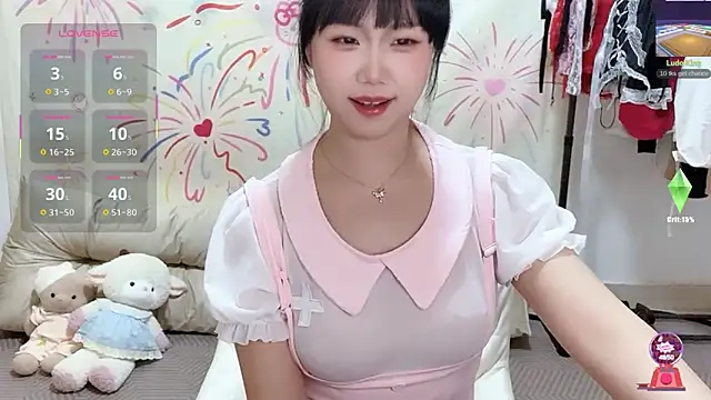 xiaoguai99 online show from April 2026 11:49:01 AM