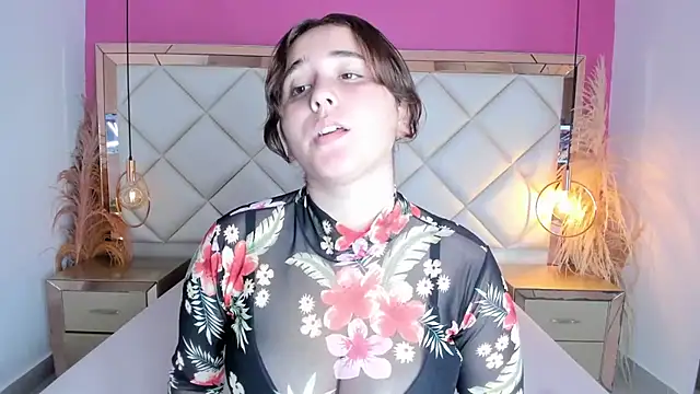 Snapshot of NikollHills chatting on January 2026 05:48:02 PM NikollHills online show from January 2026 05:48:02 PM