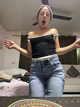 Snapshot of lriana_miller chatting on February 2026 01:49:01 AM lriana miller online show from February 2026 01:49:01 AM