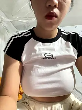 Snapshot of Likine002 chatting on January 2026 01:31:02 AM Likine002 online show from January 2026 01:31:02 AM