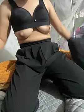 Snapshot of Likine002 chatting on January 2026 12:49:02 AM Likine002 online show from January 2026 12:49:02 AM