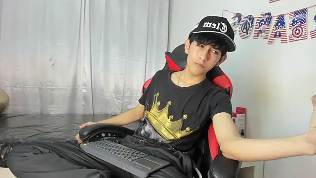 Snapshot of julian_xx chatting on May 2026 08:05:02 PM julian xx online show from May 2026 08:05:02 PM