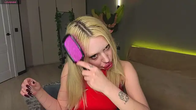 Luna Beverly online show from April 2026 08:12:02 PM