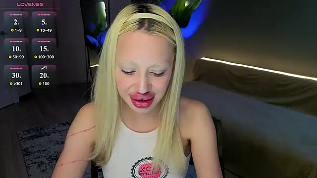 Snapshot of Luna_Beverly chatting on June 2026 08:35:02 PM Luna Beverly online show from June 2026 08:35:02 PM