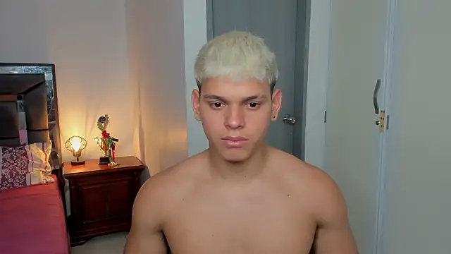 stefan leenox online show from February 2026 08:20:01 PM