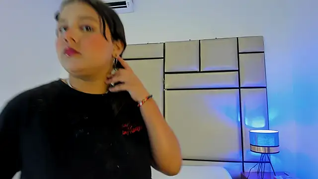 alejandra loppez online show from February 2026 07:36:02 PM