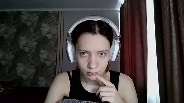 Snapshot of LxayBloom chatting on February 2026 05:52:01 AM LxayBloom online show from February 2026 05:52:01 AM