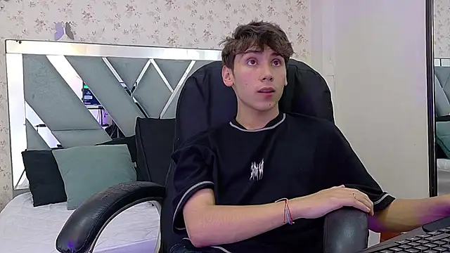 Liam Noxx online show from January 2026 12:25:01 AM