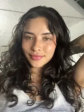 auroramooon online show from January 2026 03:34:02 AM