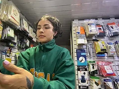 auroramooon online show from March 2026 11:01:01 PM