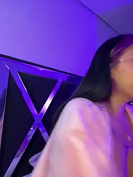 Snapshot of queen_of_you_heart chatting on February 2026 10:09:01 PM queen of you heart online show from February 2026 10:09:01 PM