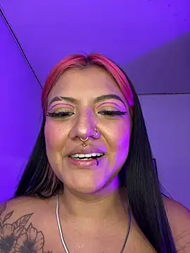 Snapshot of queen_of_you_heart chatting on August 2026 05:48:01 PM queen of you heart online show from August 2026 05:48:01 PM