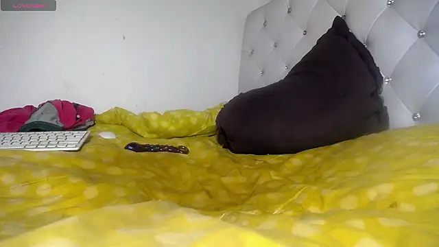 Esmeraldita788 online show from February 2026 09:24:01 PM