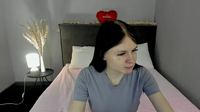 SkinyJoys online show from February 2026 01:28:01 AM