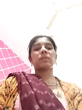 Snapshot of Hot_ree85 chatting on February 2026 04:46:01 AM Hot ree85 online show from February 2026 04:46:01 AM