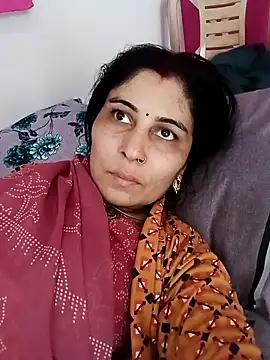 Snapshot of Hot_ree85 chatting on February 2026 04:11:01 AM Hot ree85 online show from February 2026 04:11:01 AM