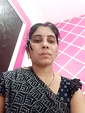 Snapshot of Hot_ree85 chatting on February 2026 05:22:02 PM Hot ree85 online show from February 2026 05:22:02 PM