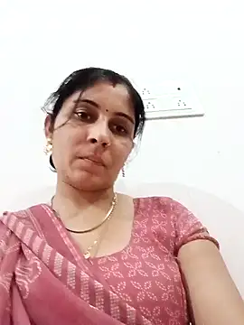 Snapshot of Hot_ree85 chatting on April 2026 01:20:01 PM Hot ree85 online show from April 2026 01:20:01 PM