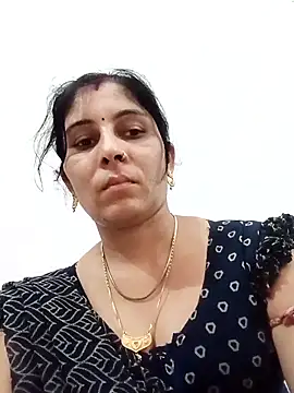 Snapshot of Hot_ree85 chatting on April 2026 06:14:02 PM Hot ree85 online show from April 2026 06:14:02 PM